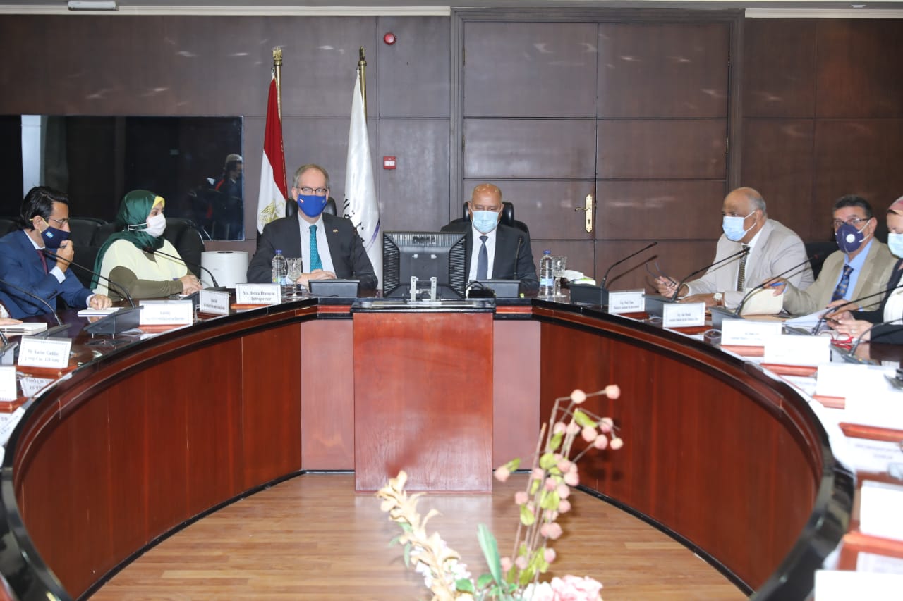 وزير النقل يبحث مع السفير السويدي سبل التعاون في مشروع أتوبيسات BRT علي الطريق الدائري