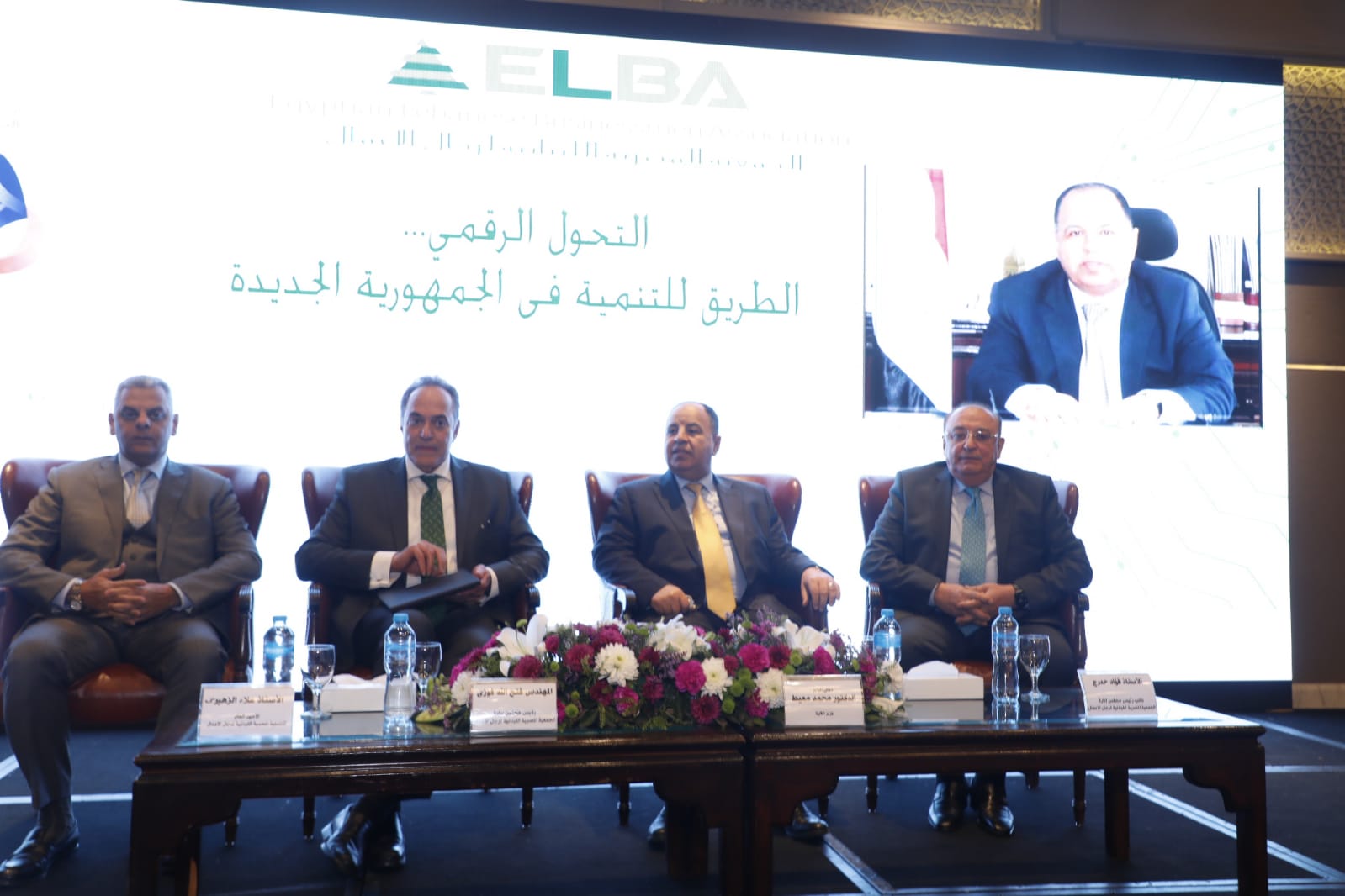 الحكومة تدرس عدة مقترحات لتحفيز صناعة الغزل والنسيج والسيارات الكهربائية
