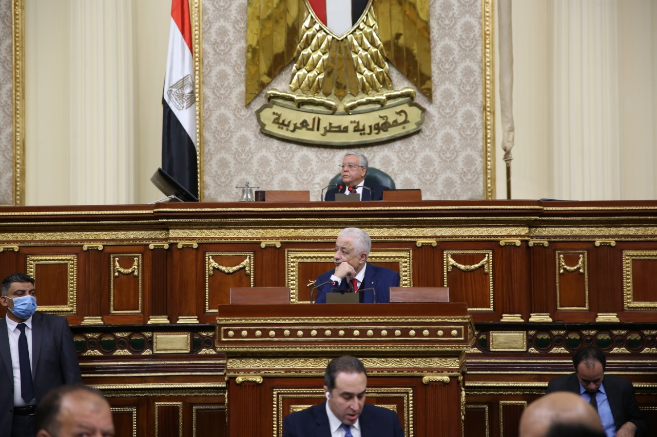 برلماني يطالب بعودة ضرب الطلاب فى المدارس لحماية المعلمين