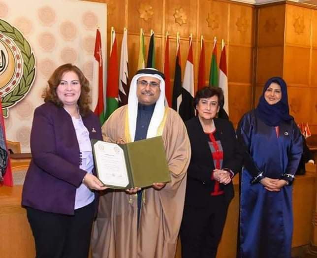 "البرلمان العربي" يكرم النائبة عايدة نصيف عقب الدبلومة التطبيقية للعمل البرلماني