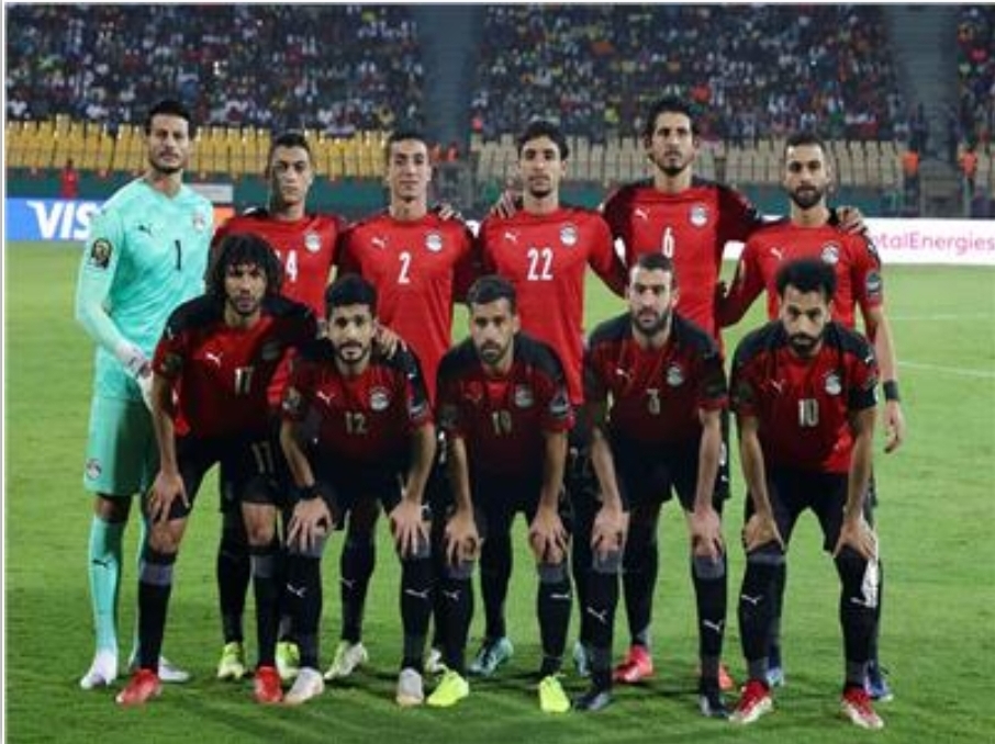 منتخب مصر بقميصه الأحمر أمام المغرب بربع نهائي أمم أفريقيا