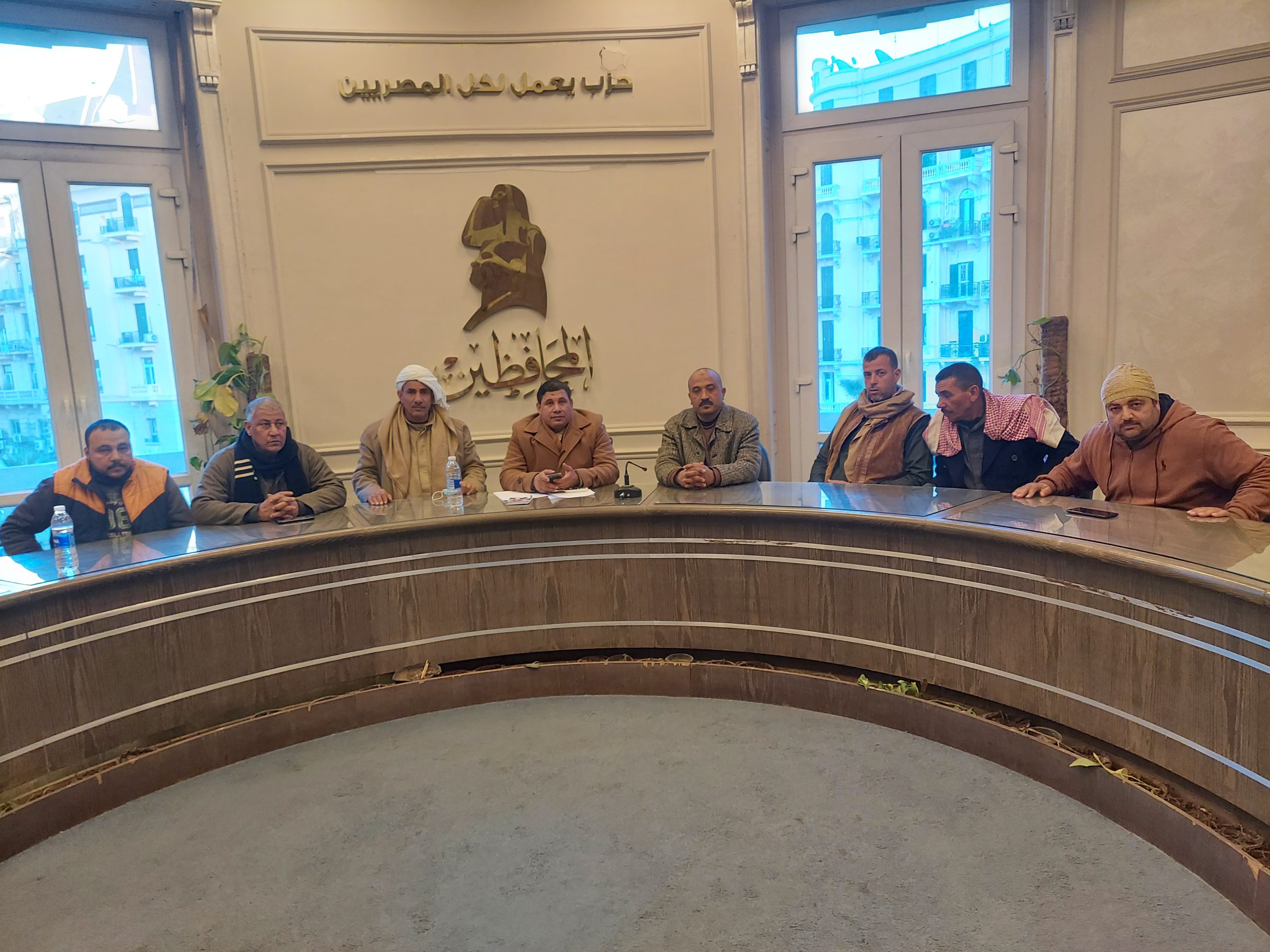 الأمانة العامة للعمال بحزب المحافظين تستمع لشكوى قائدي سيارات الأجرة بموقف السلام - فاقوس