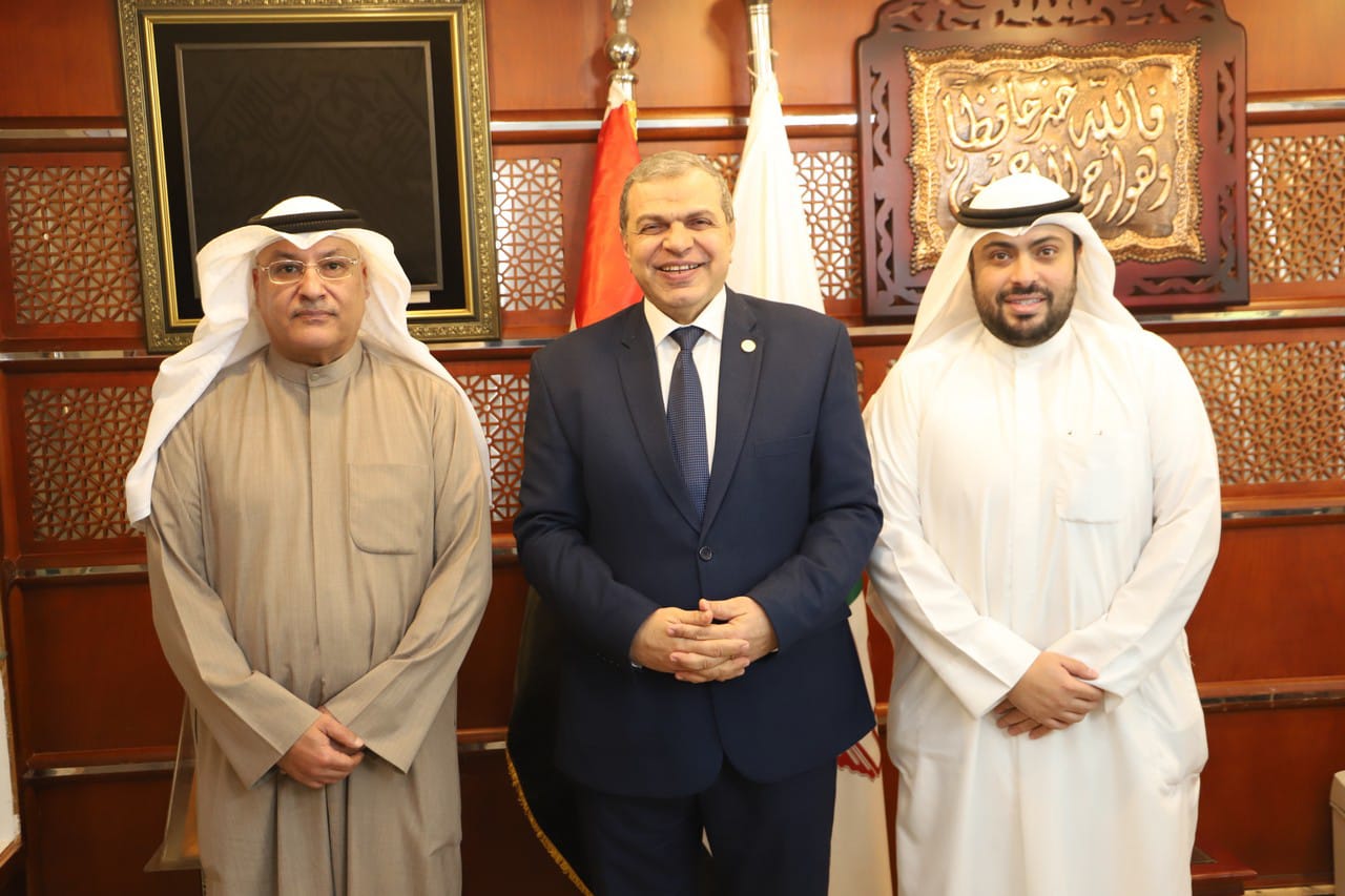 وزير القوى العاملة يبحث سبل التعاون المشترك مع سفارة الكويت لتسهيل تنقل العمالة بين الدولتين