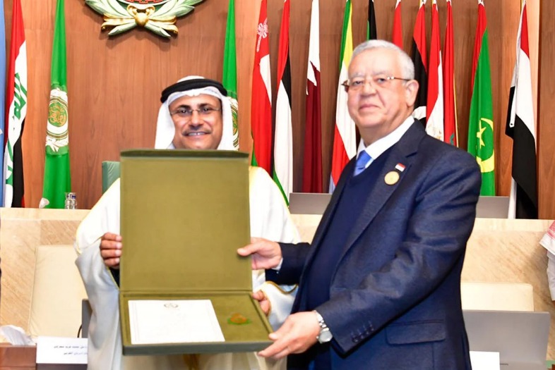 رئيس "النواب" يتسلم جائزة البرلمان العربي للعاصمة الإدارية كأفضل مشروع عربي في 2021