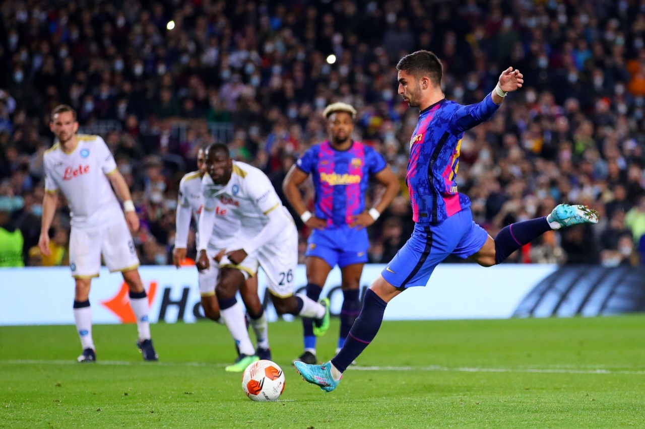 موعد مباراة نابولي وبرشلونة في الدوري الأوروبي ..والقنوات الناقلة