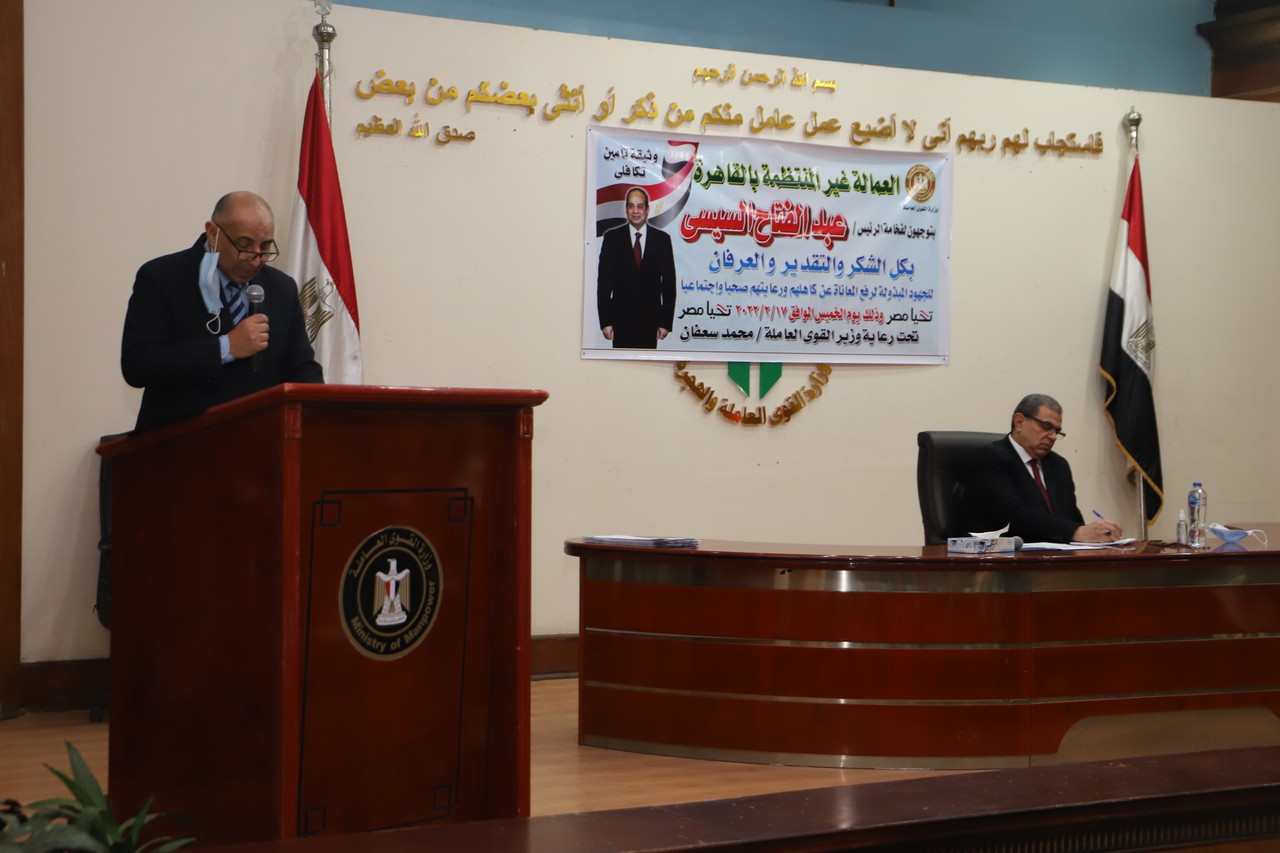 وزير القوي العاملة يسلم 13 ألف وثيقة تأمين تكافلي للعمالة غير المنتظمة بإحدى شركات المقاولات