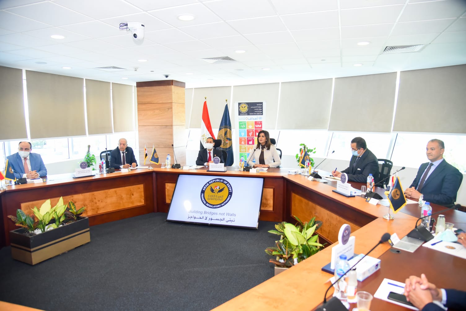"العاملين والشباب الدارسين" ضمن الفئات المستفيدة من إصدار وثيقة التأمين للمصريين بالخارج