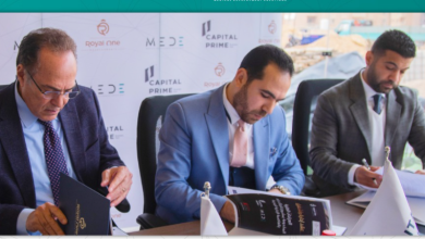 جانب من التوقيع