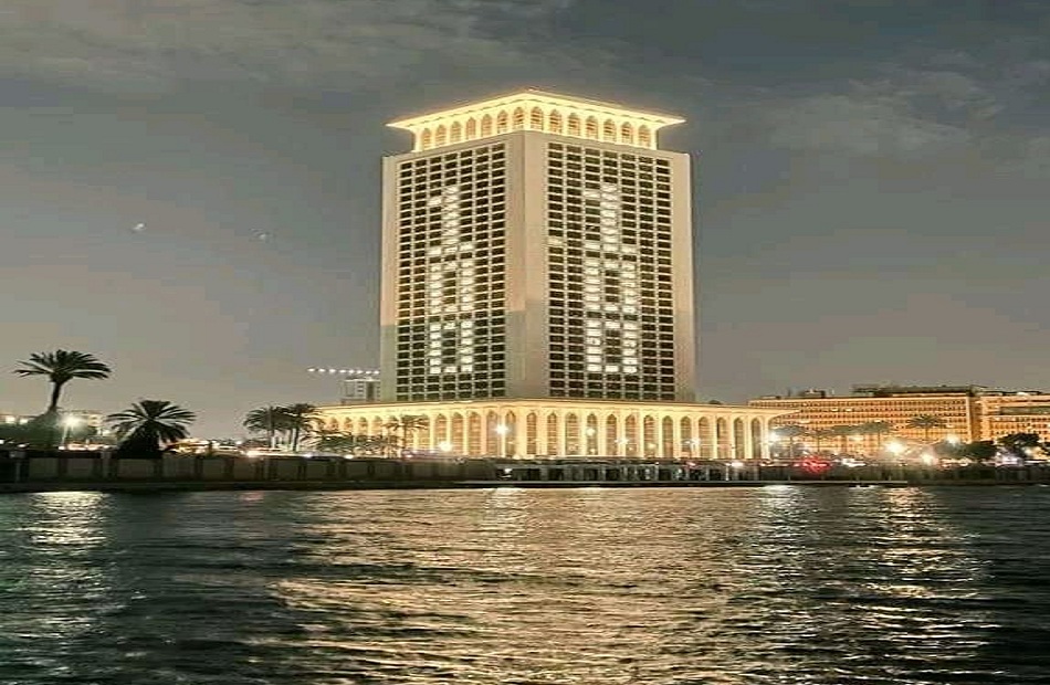 مبني الخارجية المصرية يتزين بـ رقم "100" احتفالا بالمئوية