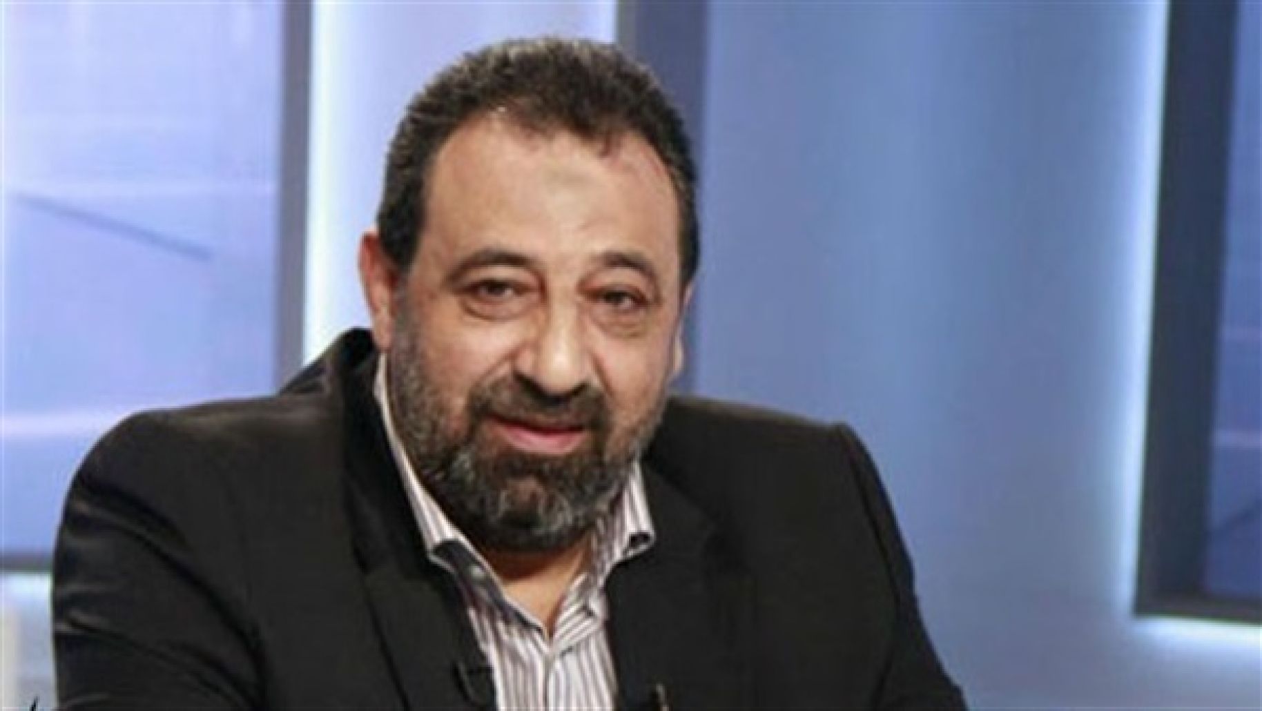 أصر على الدخول بسيارته ..عبد الغني يحاول الاعتداء على أحد المنظمين