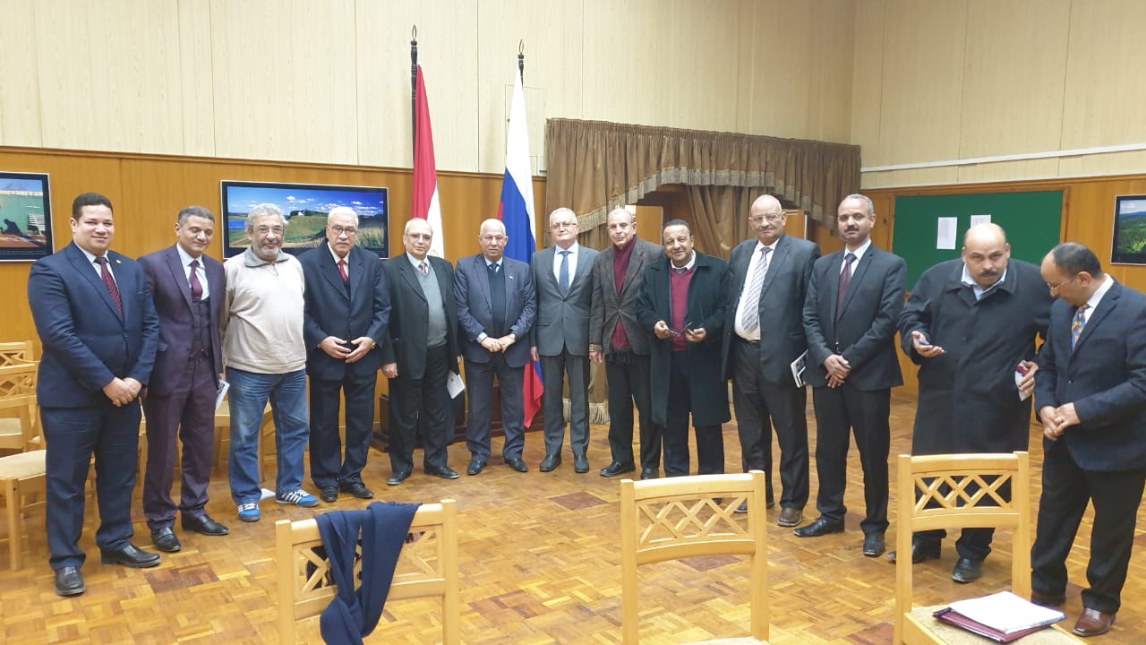 وفد الدبلوماسية الشعبية المصري يلتقى السفير الروسي في القاهرة