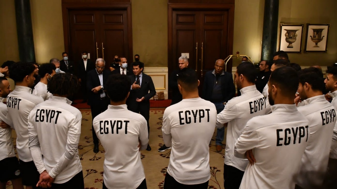 وزير الرياضة يلتقى لاعبى المنتخب الوطنى قبل السفر إلى السنغال.. ويطالب باستمرار التركيز لتحقيق الفوز