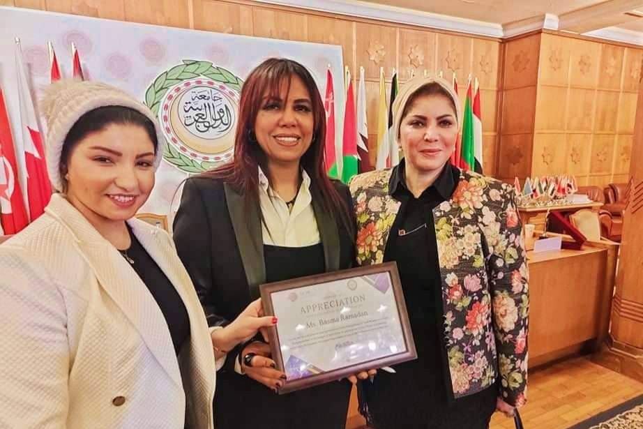 المجلس العربي للمسؤولية المجتمعية يكرم الإعلامية بسمة رمضان