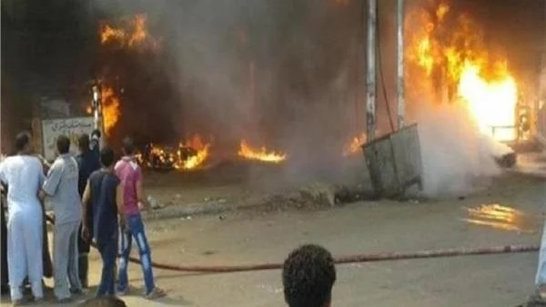 المعمل الجنائى يعاين مخزن البلاستيك المحترق بالمهندسين