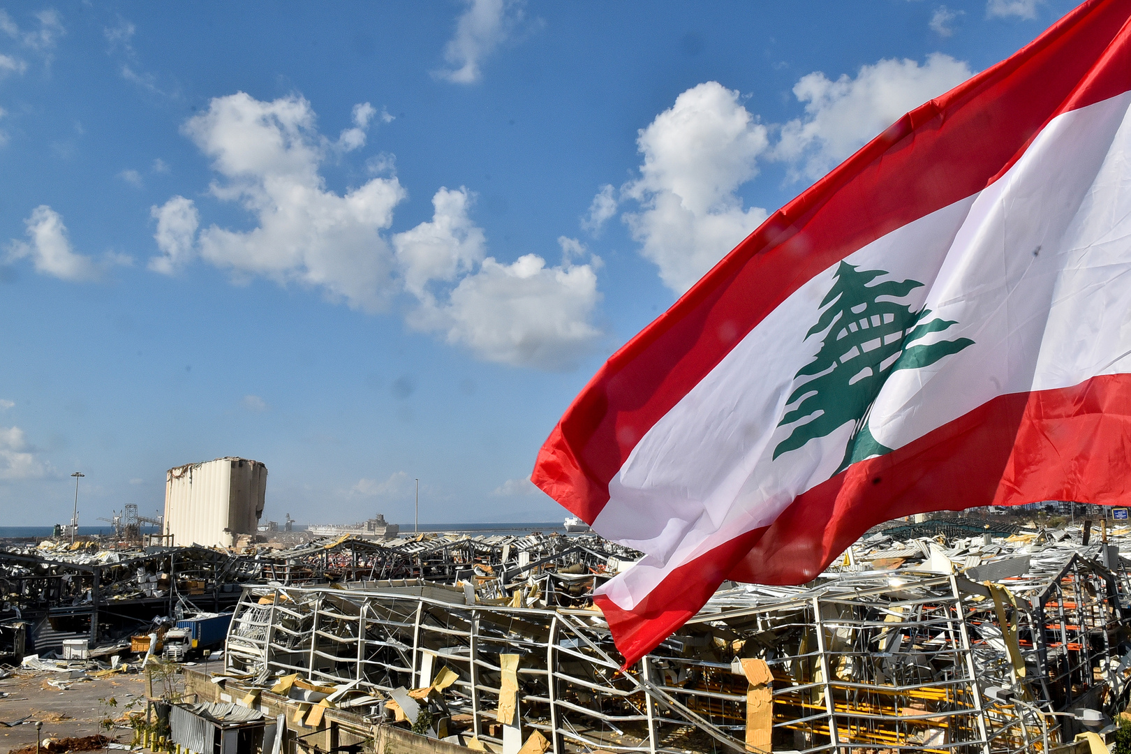 لبنان تعلن إفلاسها.. والحكومة تستغيث لوقف الخسائر