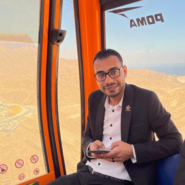 محمد نبيل يعلن ترشحه ضمن قائمة "التغيير" بانتخابات المصري الديمقراطي