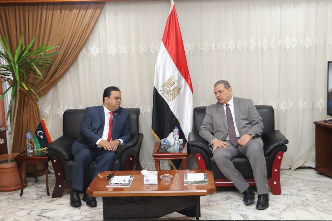 وزيرا العمل المصري والليبي يبحثان الحد الأدني للأجور والتأمين الصحي وكافة التسهيلات لإستقدام العمالة المصرية لإعادة الإعمار