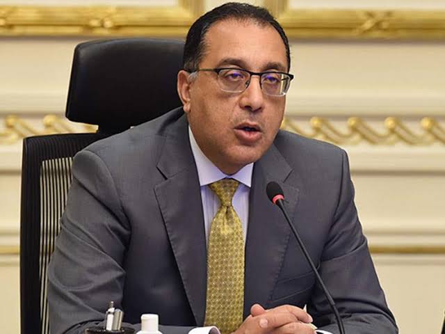 رئيس الوزراء: نضع أولوية كبيرة لتوفير مستلزمات الإنتاج للمصانع المختلفة