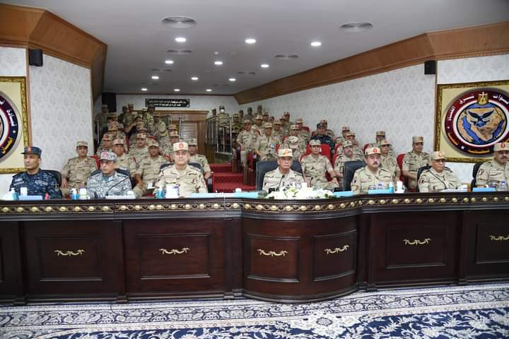 الفريق أول محـمد زكى القائد العام للقوات المسلحة وزير الدفاع والإنتاج الحربى يشهد المرحلة الرئيسية لمشروع مراكز القيادة التعبوى (صمود - 1) الذى تنفذه قيادة قوات شرق القناة لمكافحة الإرهاب