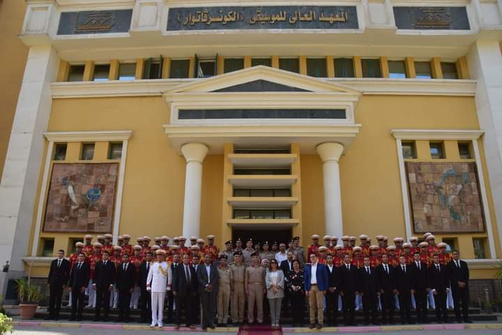 إدارة الموسيقات العسكرية تحتفل بتخريج دفعة جديدة من الموسيقيين من أكاديمية الفنون ...