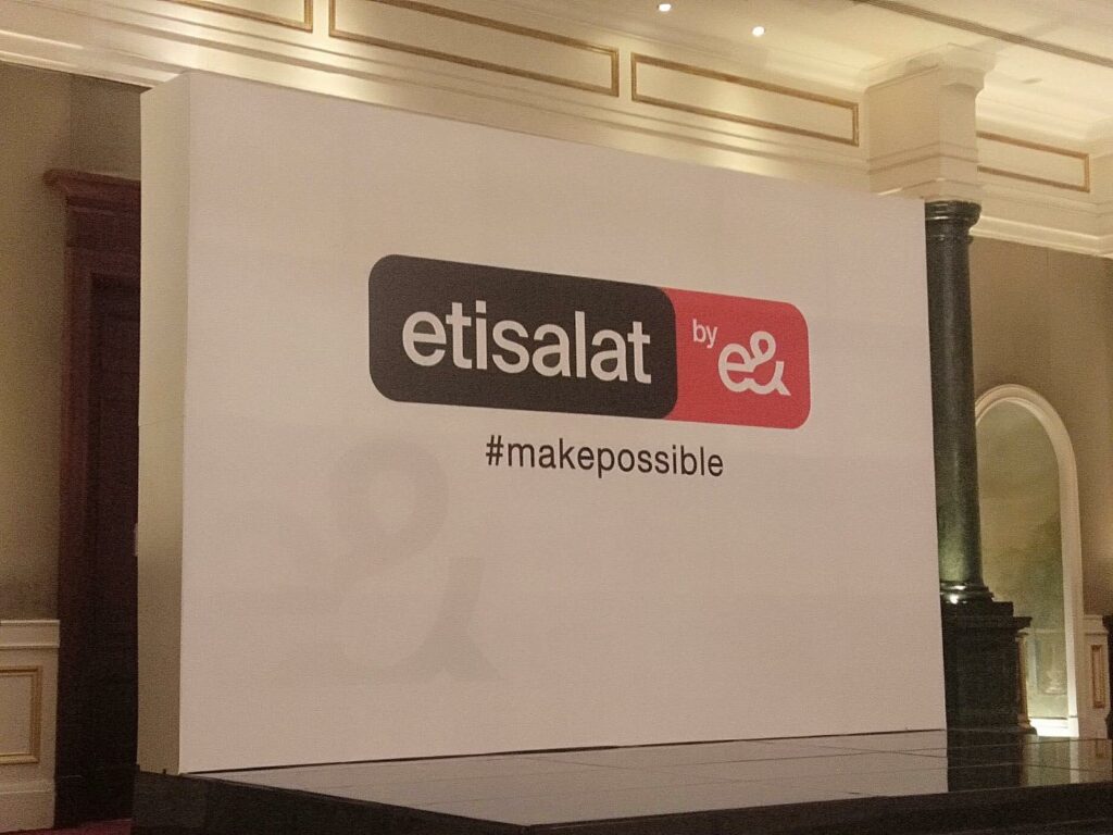 عاجل اتصالات مصر تعلن تغيير علامتها التجارية إلى &e