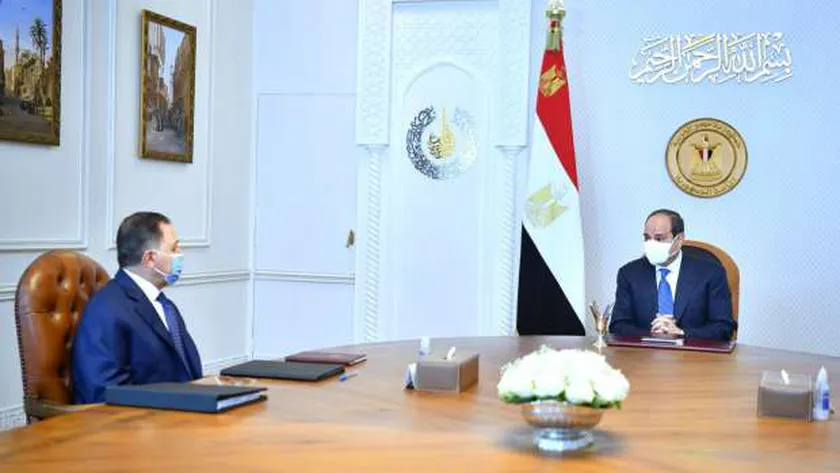 عاجل.. الرئيس السيسي يجتمع مع وزير الداخلية