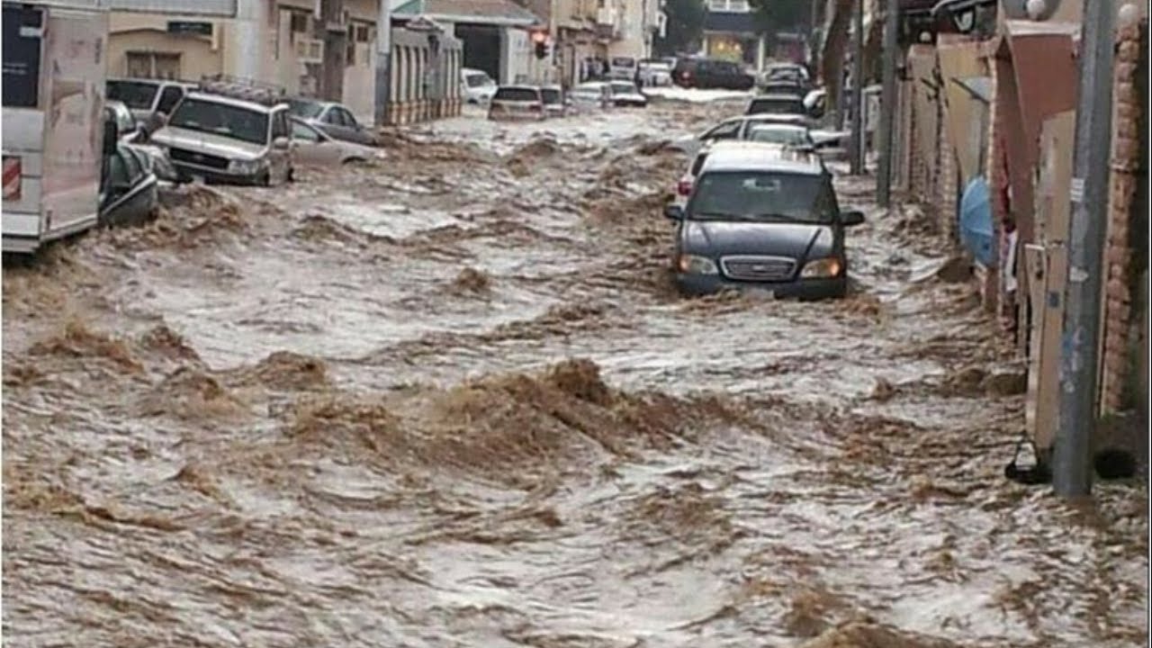 مصرع 25 شخصا بسبب الفيضانات والانهيارات الأرضية شمال باكستان