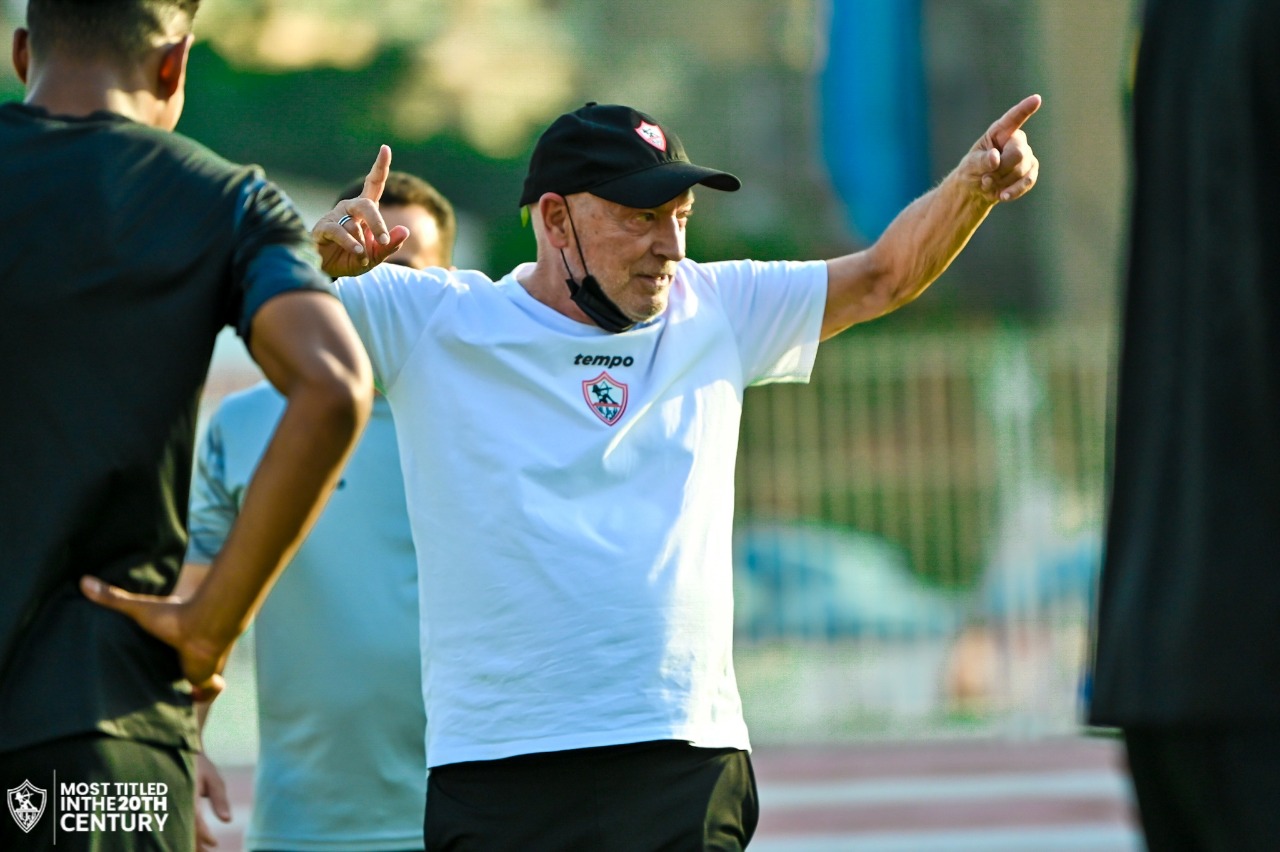 فيريرا يعقد جلسة فنية للاعبي الزمالك