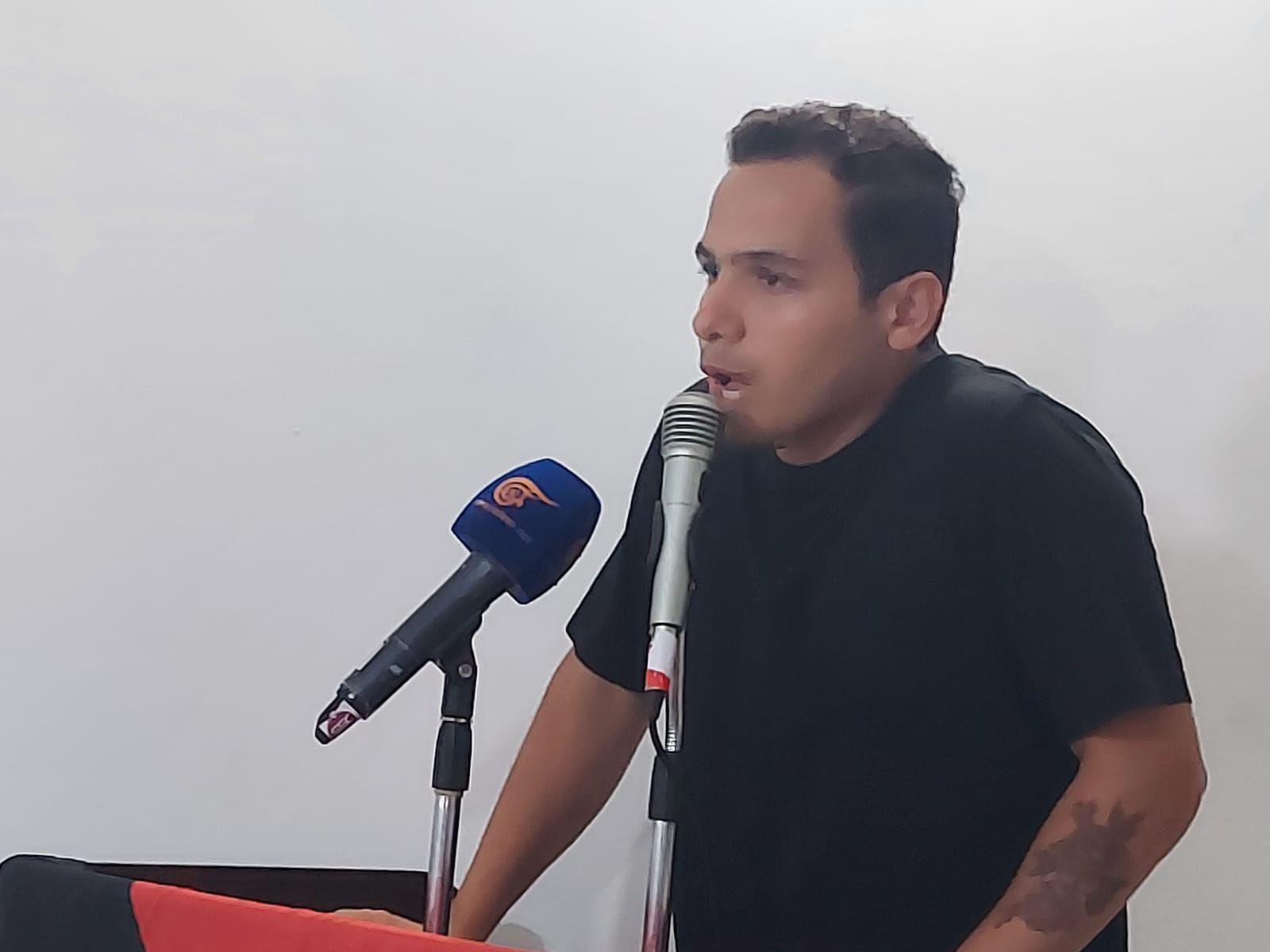 حسام محمود: العالم أجمع يتبنى خطابات مقاطعة إسرائيل.. والحق مكفول للشعب الفلسطيني للدفاع عن نفسه