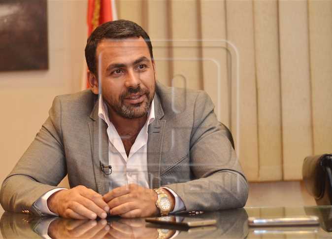يوسف الحسيني للمصريين: اللي عنده دولار يطلعه ويوديه البنك.. إلحقوا نفسكم قبل 15 سبتمبر