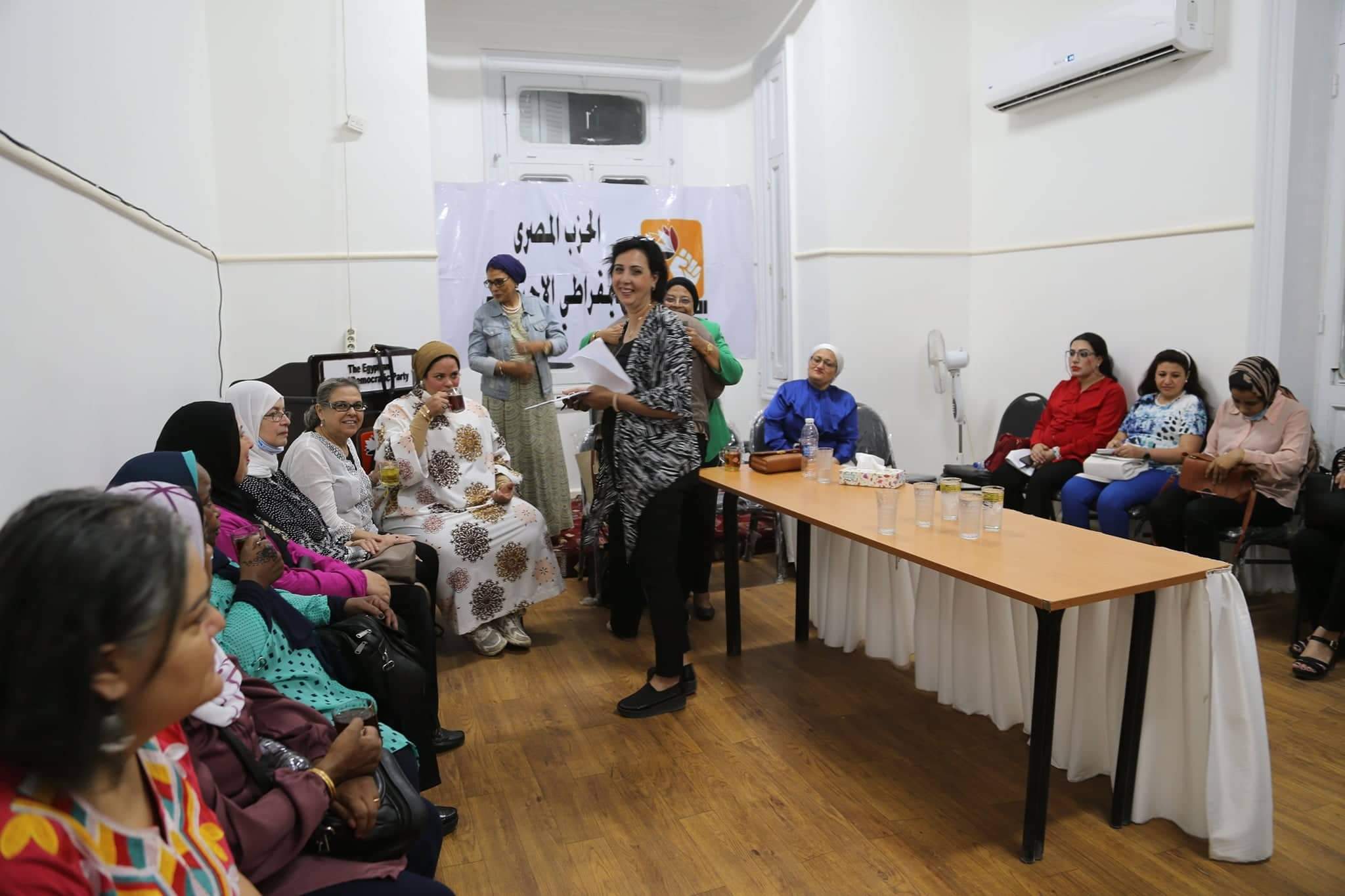 خلال جلسة موسعة بالمصري الديمقراطي الاجتماعي.. مطالب بزيادة نسبة المرأة في المجالس المنتخبة إلى ٥٠٪.. وإصدار قانون ضد العنف