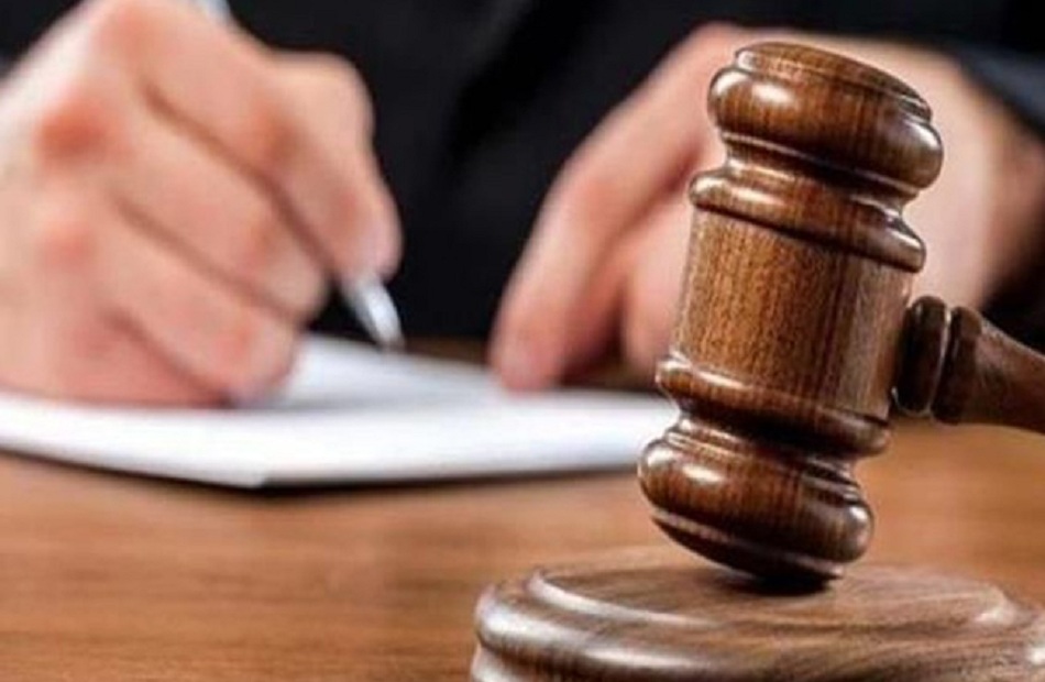 اعتقد أنه السبب في طرده.. التحقيق مع عامل تعدى على زميله بـ«سكين» في السلام