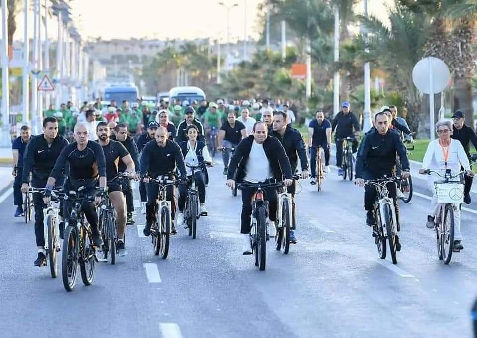 الرئيس السيسى يتفقد فعاليات المنطقة الخضراء فى مؤتمر قمة المُناخ cop27