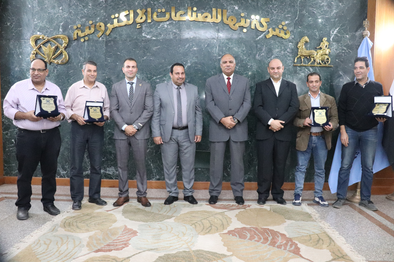 " بنها للصناعات الإلكترونية " تكرم العاملين المتميزين بالشركة