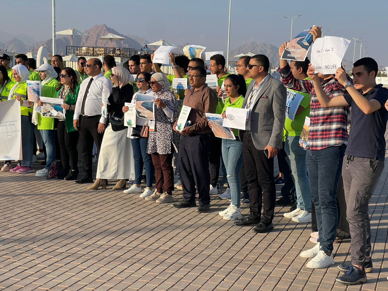 مجلس الشباب المصري ينظم وقفة احتجاجية بشأن قضايا الطاقة والمياة والمطالبة بضرورة التحول للطاقة النظيفة