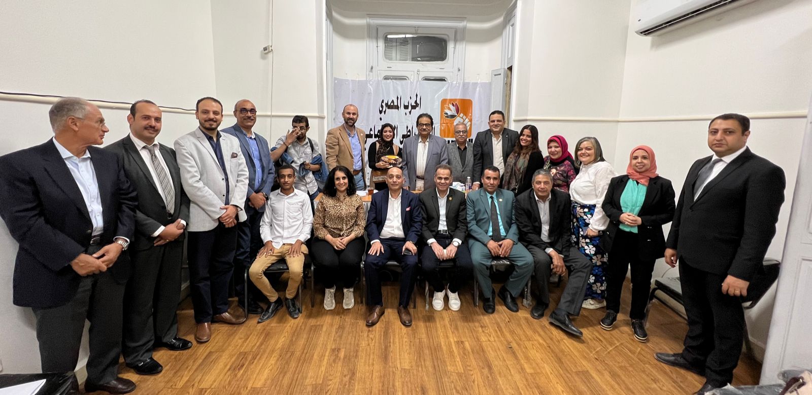 في اجتماع الهيئة العليا للمصري الديمقراطي الاجتماعي فريد زهران يعرض ماقدمته قيادة الحزب منذ انتخابها في مايو الماضي