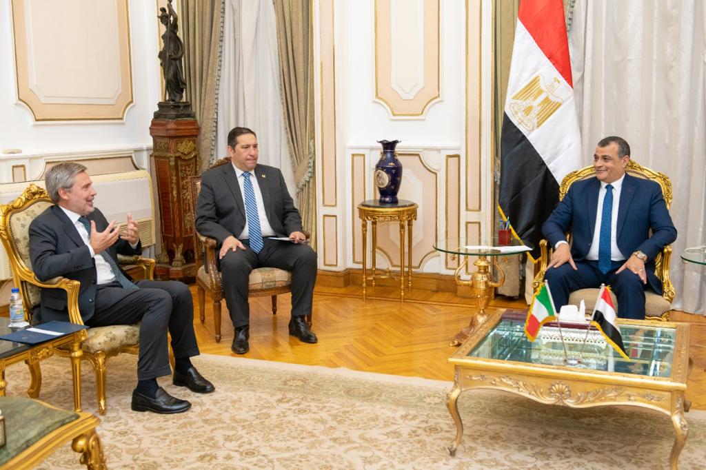 " وزير الدولة للإنتاج الحربي " يبحث مع " السفير الإيطالى بالقاهرة سبل دعم آطر التعاون المشترك مع الشركات الإيطالية