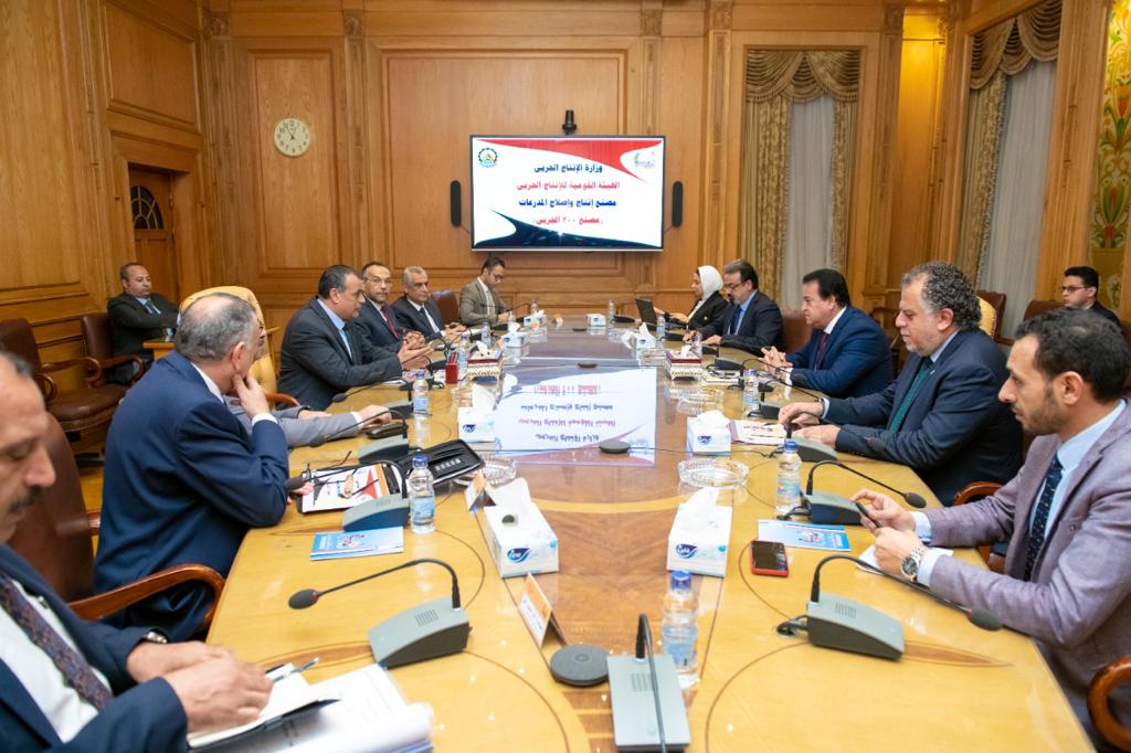 " وزيرا الإنتاج الحربى والصحة " يبحثان التعاون فى مجال تجهيز سيارات الإسعاف و تصنيع مستشفى ميداني
