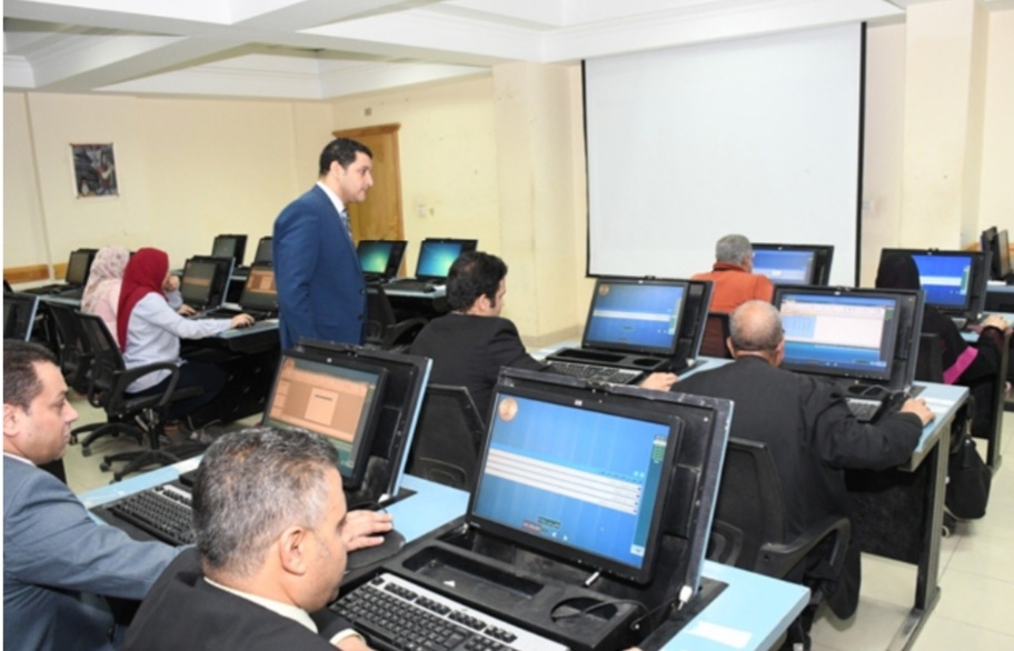 حقيقة تقليص أيام العمل بالجهاز الإداري للدولة لـ 3 أيام وتخفيض الأجور