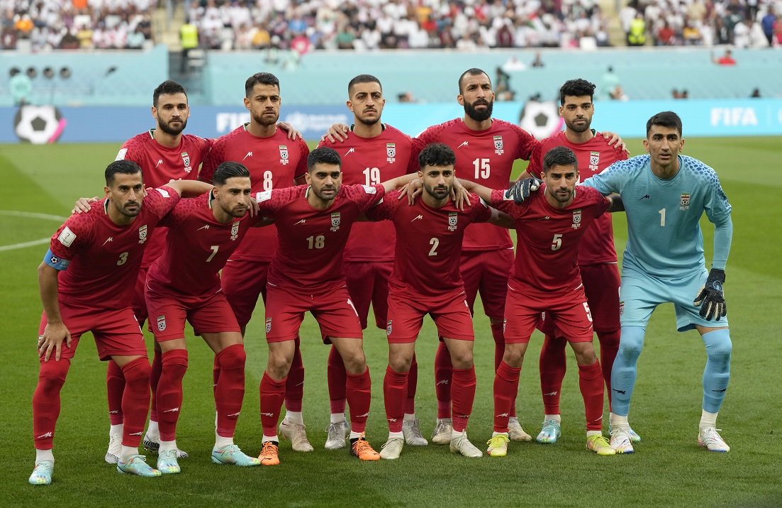 لاعبو إيران يمتنعون عن أداء النشيد الوطني في المونديال