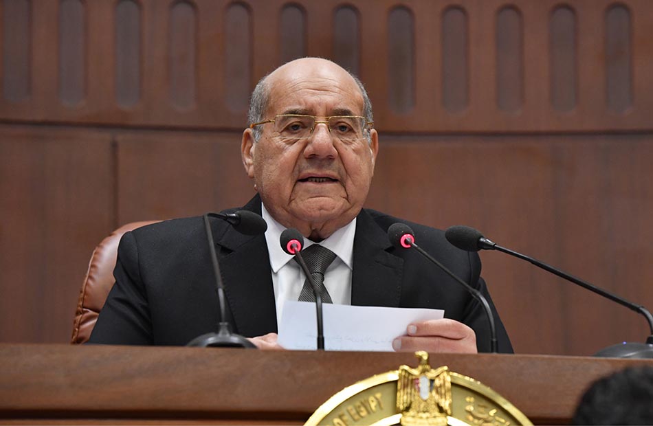رئيس مجلس الشيوخ يودع العاملين في آخر يوم له بالمجلس ويشكر الأمانة العامة