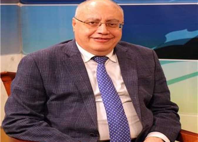 رقم مفاجأة.. مدير الجمارك يكشف عن كمية الدولارات المسموح بدخولها من المطار