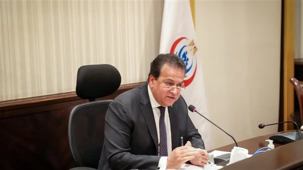وزير الصحة ينعى طبيبًا مات بأزمة قلبية مفاجئة أثناء عمله