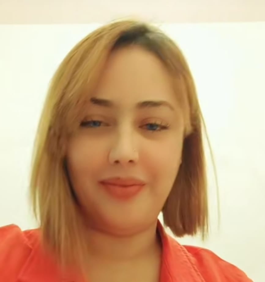 الحاجة سندس أول سيدة تونسية تعلن زواجها من رجلين.. تفاصيل الحكاية