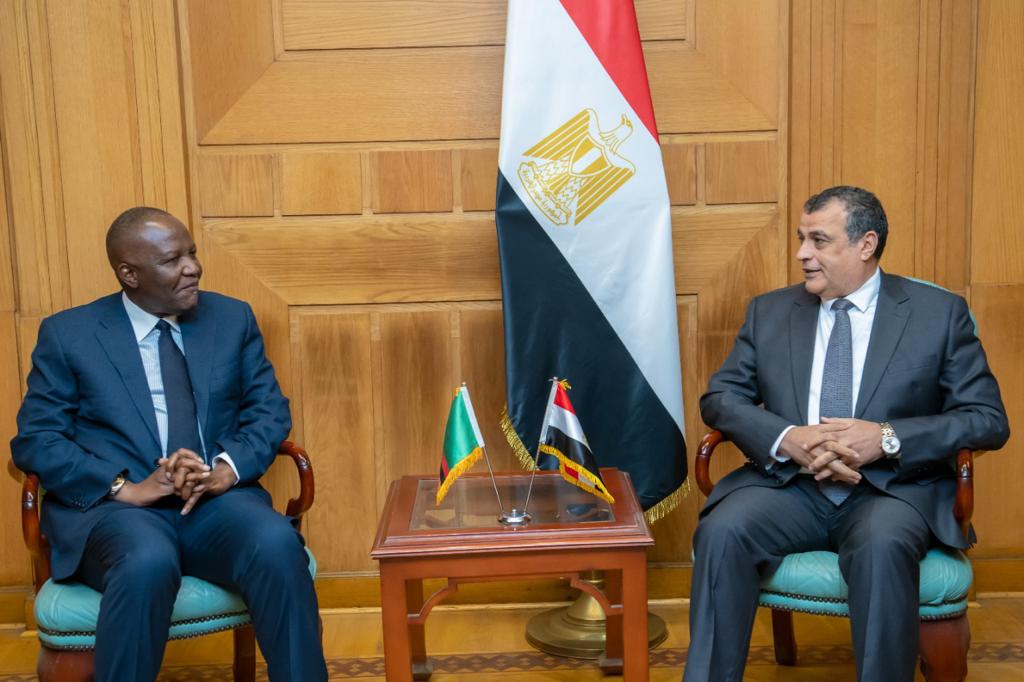 "وزير الدولة للإنتاج الحربى" يبحث مع "وزير العلوم والتكنولوجيا الزامبي" و"غرفة صناعة تكنولوجيا المعلومات والاتصالات" المصرية سبل التعاون المشترك