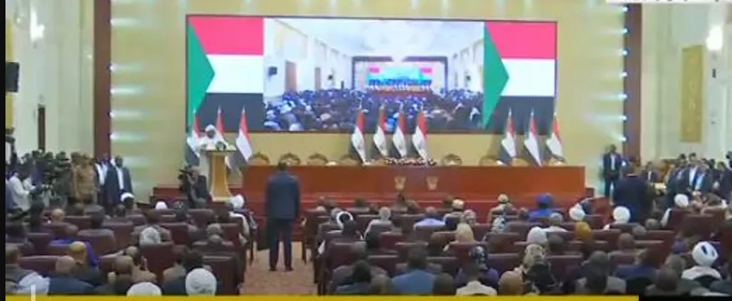 السودان.. الجيش والمدنيون يوقعون اتفاقا لإنهاء الأزمة