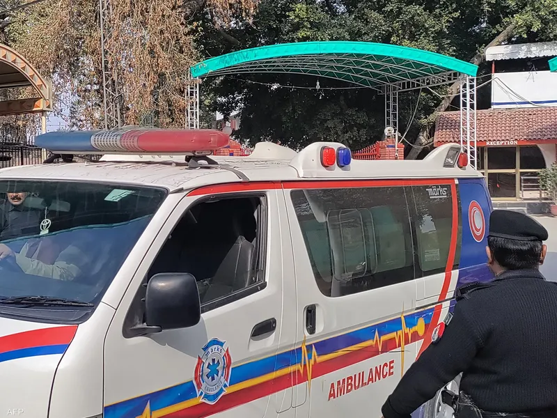 178 بين قتيل وجريح في انفجار بمسجد غربي باكستان