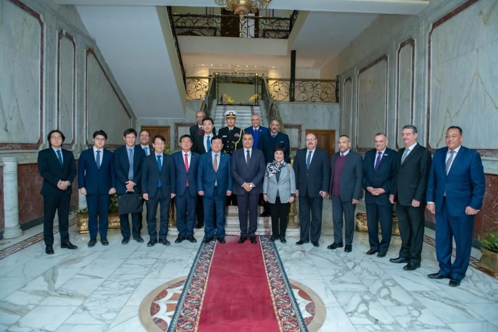 لبحث التعاون المشترك بين الجانبين.. "وزير الدولة للإنتاج الحربى" يستقبل وفد "البرلمان الكوري الجنوبي"