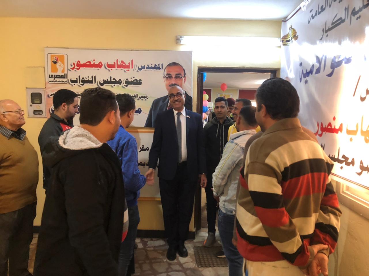 قوافل محو الامية بالعمرانية...النائب ايهاب منصور : نواصل مد يد العون للمواطنين