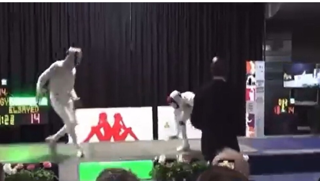 "بالقاضية".. مصري يهزم بطل إسرائيل ويحقق الميدالية الذهبية